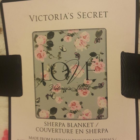 Victoria's Secret Floral Sherpa Blanket 50IN x 60IN/ 127CM x 152CM - Picture 1 of 7